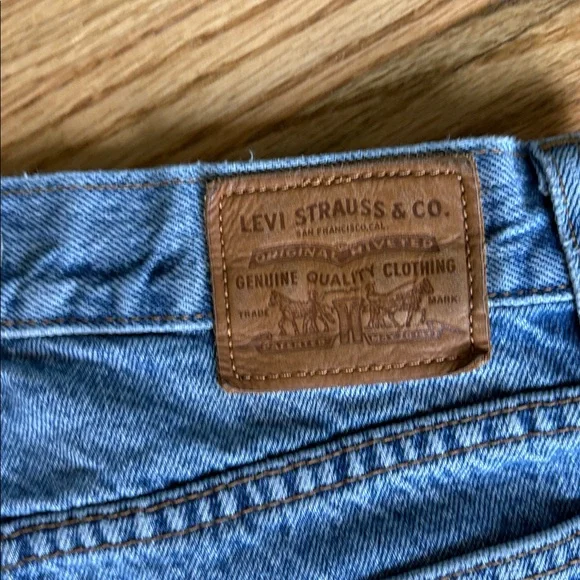 Levi’s size 26 wedgie Classic Light Blue High-Waist Distressed Hem Jeans - Picture 5 of 6